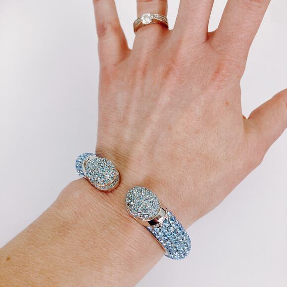 HSN Signed Joan Boyce Pavé Blue Crystal Silver Tone Hinged Cuff Bracelet Size 7 - Picture 12 of 15